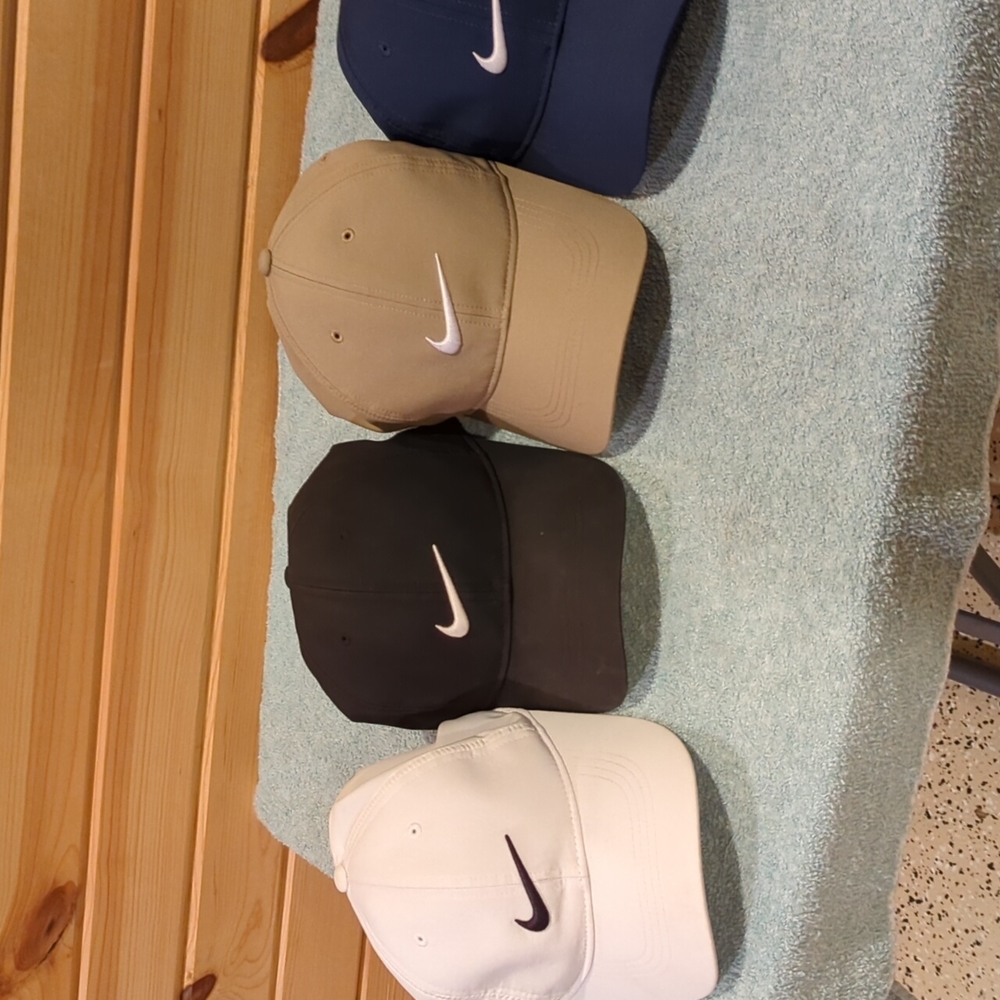 Hats Nike golf 4 for $14